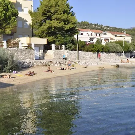 In Barbat With Sea View, Balcony, Air Conditioning 660-1 * Barbat na Rabu