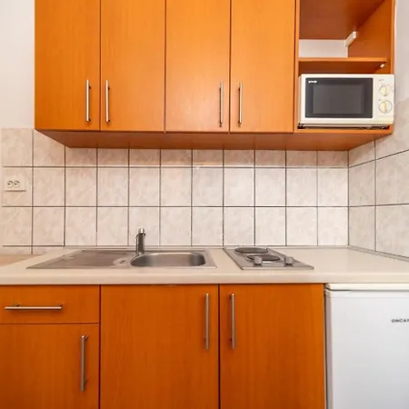 In Barbat With Sea View, Balcony, Air Conditioning 660-1 Apartman Barbat na Rabu