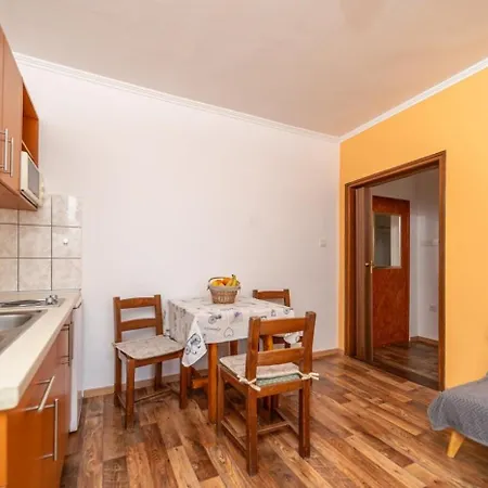 In Barbat With Sea View, Balcony, Air Conditioning 660-1 * Barbat na Rabu