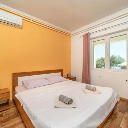 In Barbat With Sea View, Balcony, Air Conditioning 660-1 Barbat na Rabu