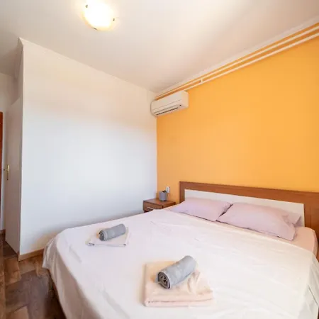 Apartman In Barbat With Sea View, Balcony, Air Conditioning 660-1 *